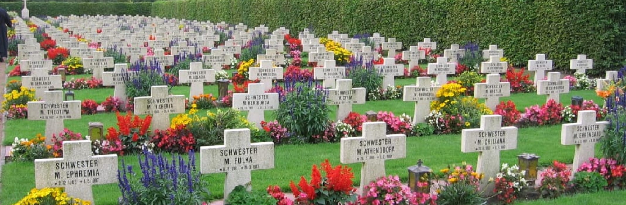 創立者について