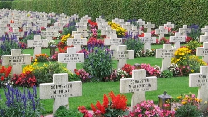 創立者について